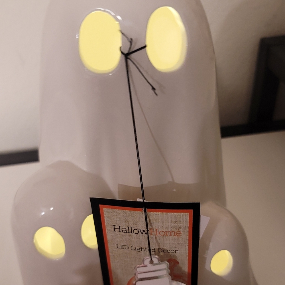 NWT Ghost trio , LED triple ghost figure , 3 ghost ceramic light up figurine